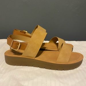 Soda platform sandals